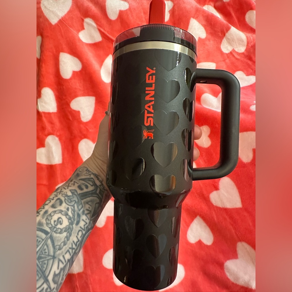 🖤Stanley Black and Red Travel Mug with Heart Design❤️ - Picture 5 of 12